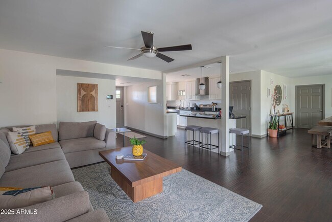 Building Photo - 2101 N 70th Pl