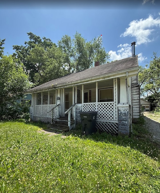 Building Photo - 1745 W Grand Ave