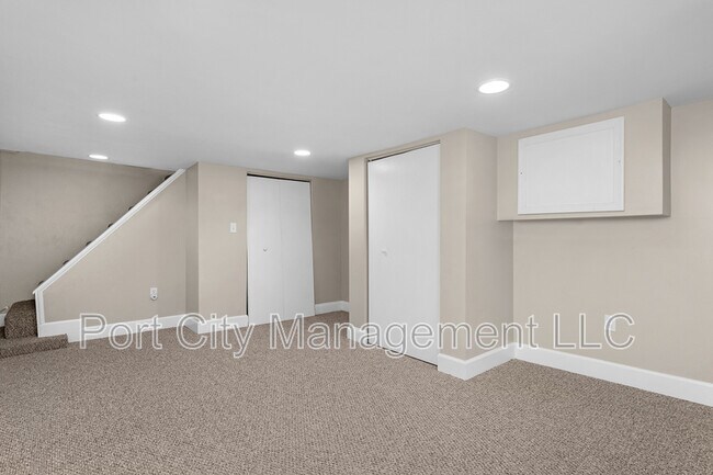 Building Photo - 430 W 23rd St
