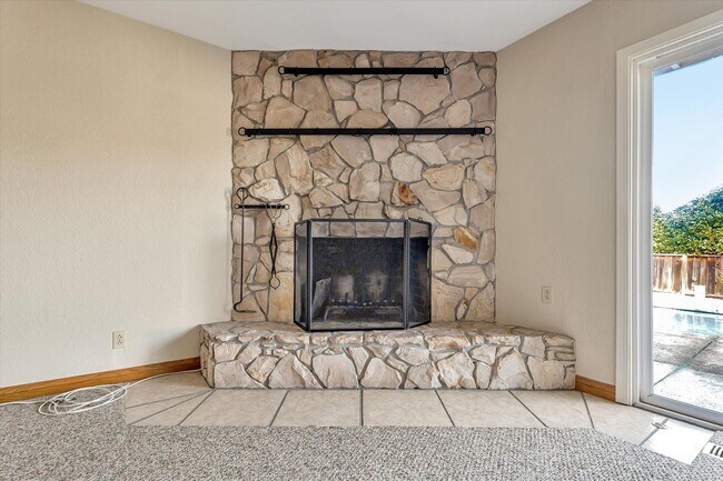 Building Photo - Tri-Level Home in Los Gatos