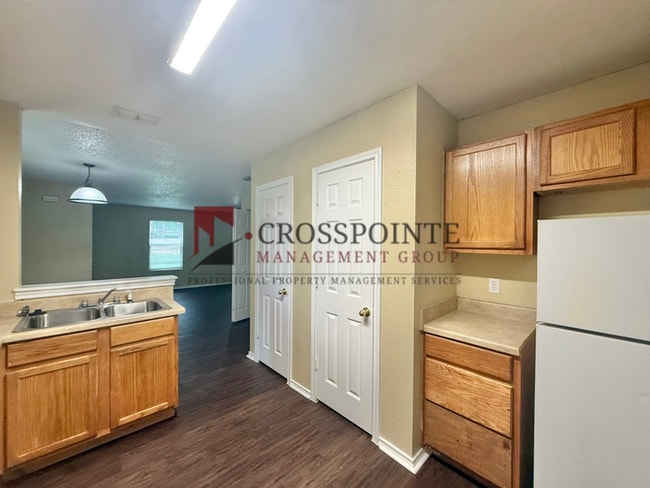 Building Photo - 3 Bedroom, 2 Bathroom Home!