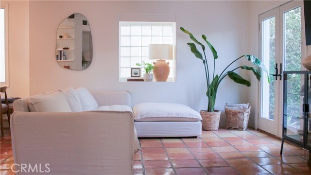 Building Photo - 214 N Irena Ave