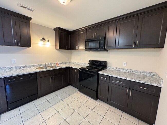 Building Photo - 110-112 Lyons Dr NW