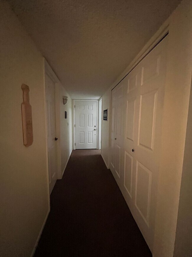 Building Photo - Large 4 bedroom with  yard