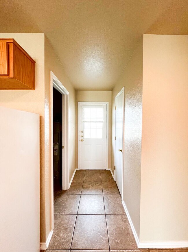 Building Photo - 4307 Abigail Dr