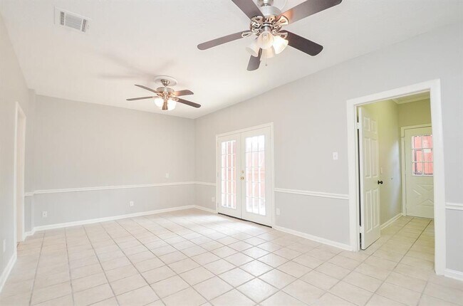 Building Photo - 940 Wycliffe Dr