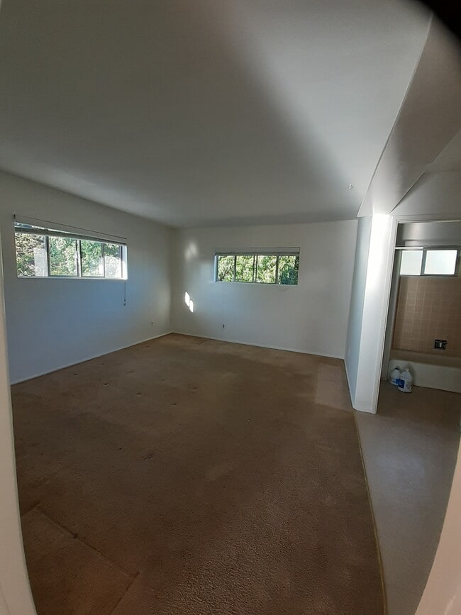 Carpeted bedroom - 1514 Penmar Ave