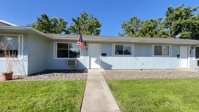 Building Photo - Cozy, Completely Remodeled, One Bedroom Ap...