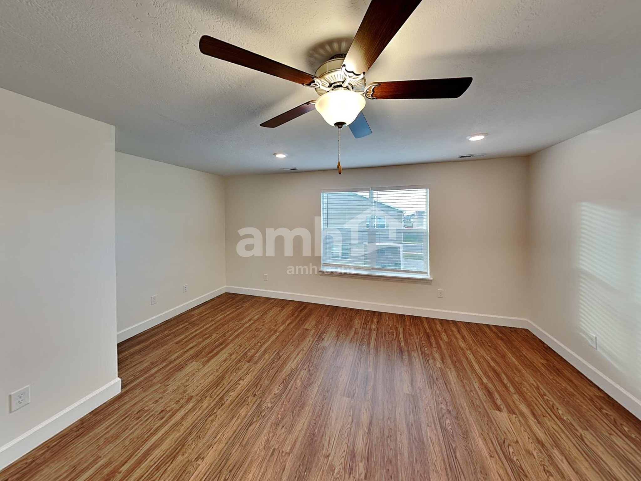 Building Photo - 2402 E Tumbleweed Rd