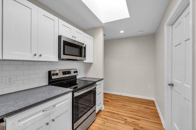 Building Photo - 525 Washington Blvd