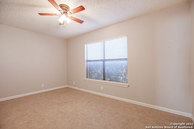Building Photo - *COMING SOON* Beautiful 3 Bedroom Home with Granite Countertops & Large Backyard