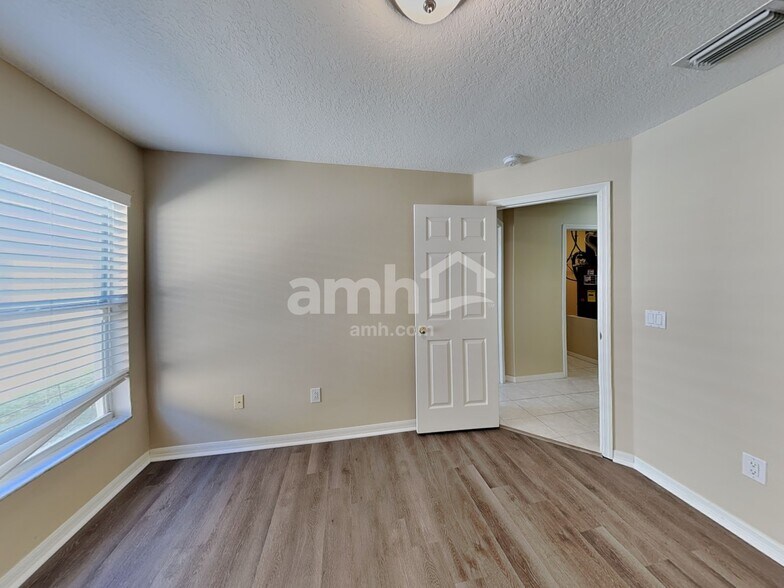 Building Photo - 6765 Waterton Dr