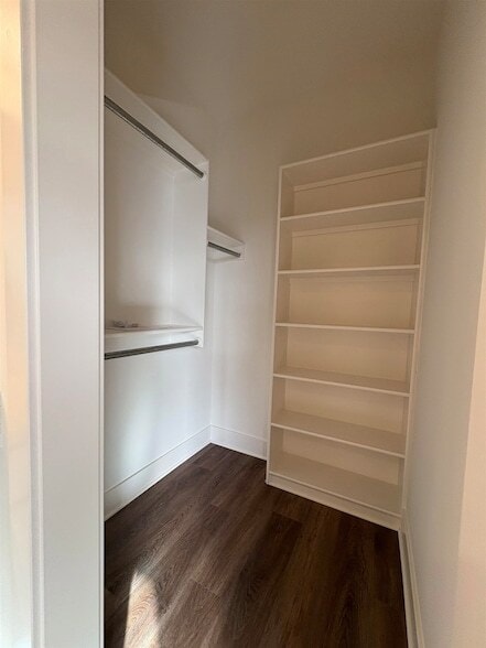 Building Photo - 4833 N Vassar Ave