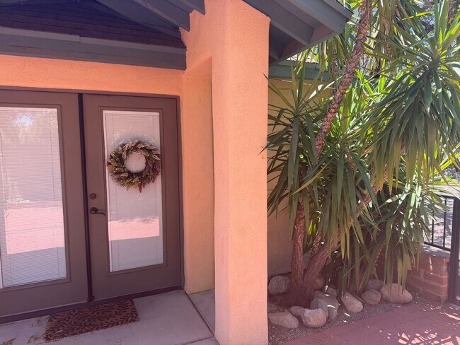 Building Photo - 6720 N Andrea Doria Dr