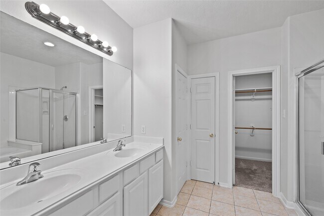 Building Photo - 107 W Burberry Cir