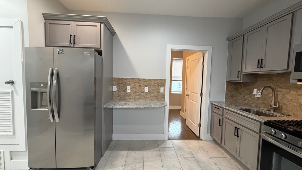 Kitchen - 273 16th Ave