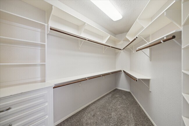 Building Photo - 20334 Hampshire Rocks Dr