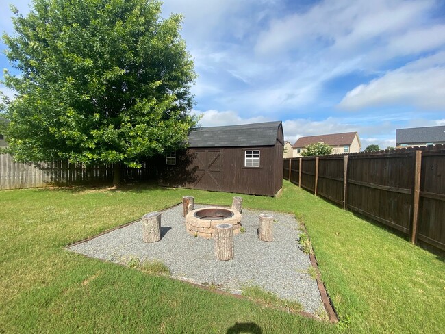 Building Photo - 118 Broomsedge Ln