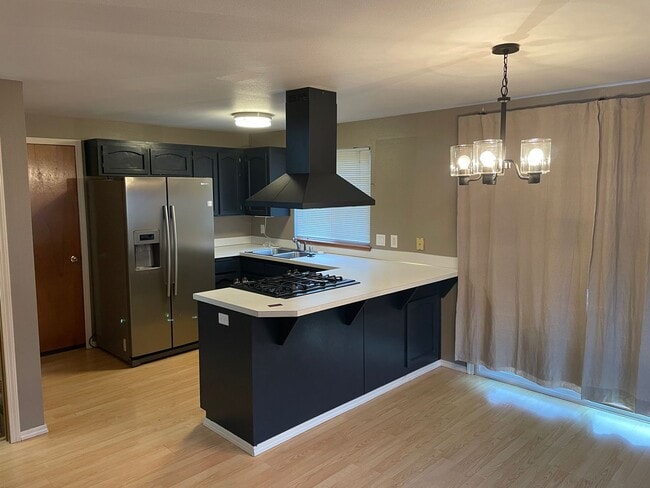 Building Photo - Beautiful 3 Bedroom Home! Pets Negotiable!