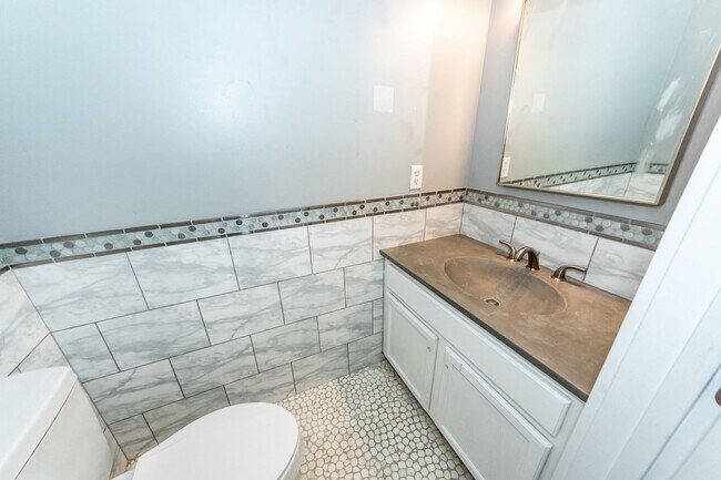 Building Photo - 115 Blackwater Dr