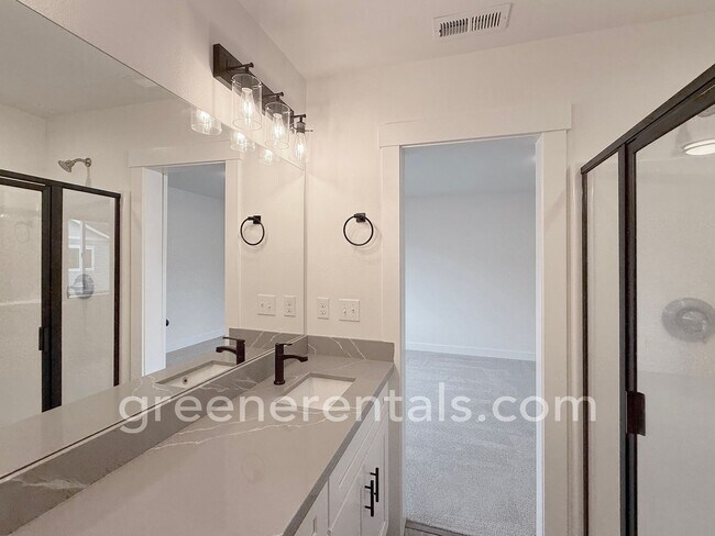 Building Photo - 2545 Natola Dr SE