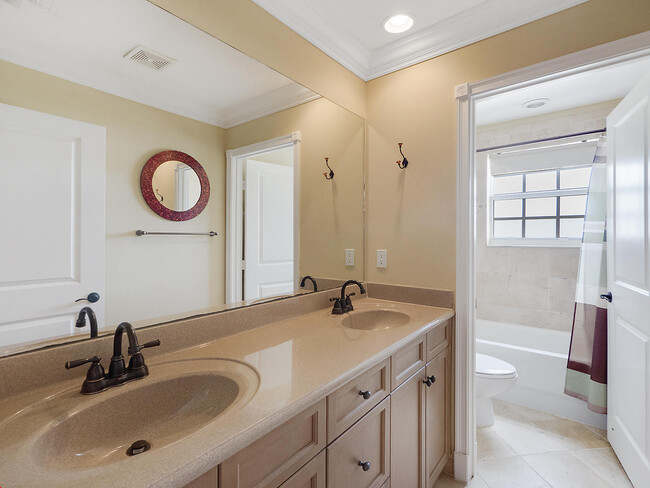 Building Photo - 11461 SW Waldorf Ct