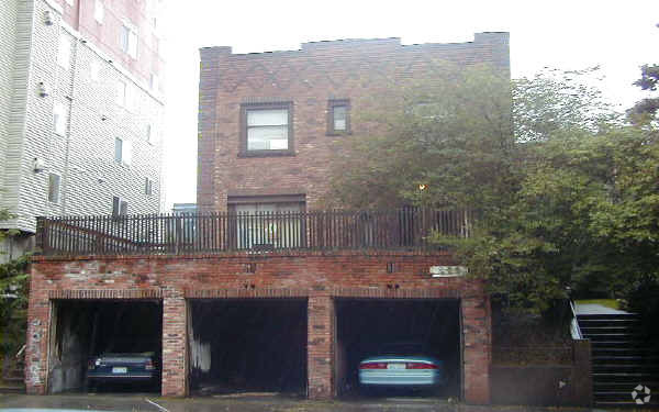 Building Photo - 220 Belmont Ave E
