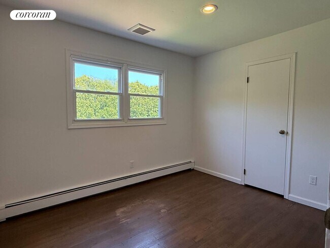 Building Photo - 3220 Delmar Dr