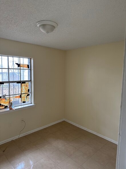 Building Photo - 2616 Ontario St