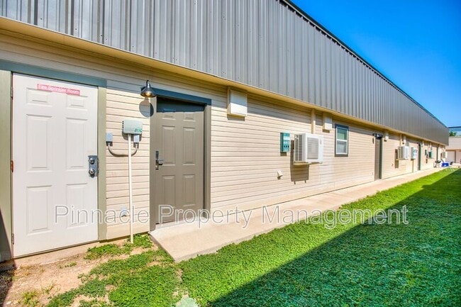 Building Photo - 350 W Ave L