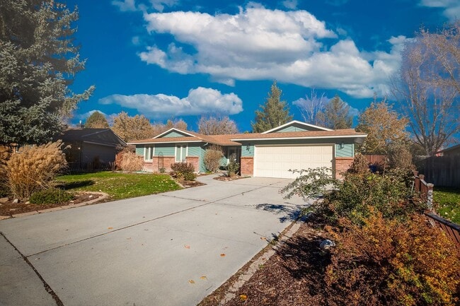 Building Photo - Heart of Eagle 4 Bed 2 Bath Home