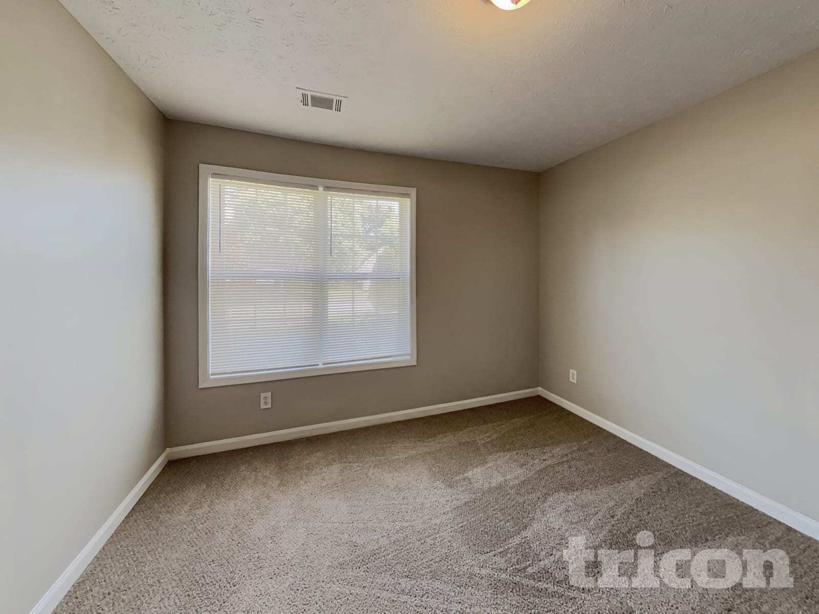 Building Photo - 2143 Oakland Farm Dr