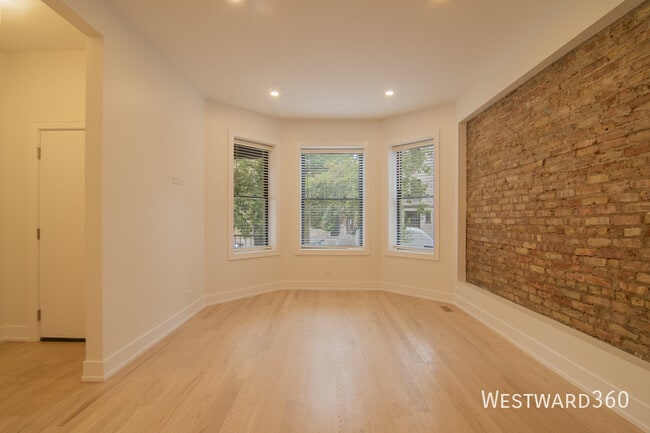 Building Photo - 3720 N Racine Ave