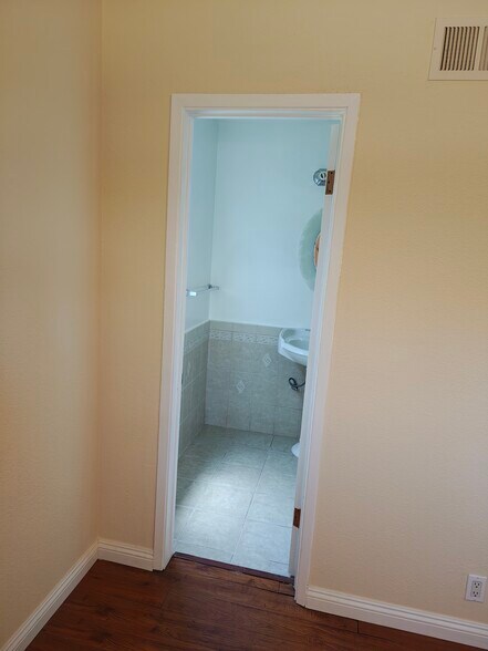 Building Photo - 2880 Santez Dr