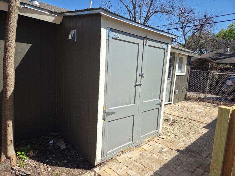 Building Photo - 1120 Rigsby Ave