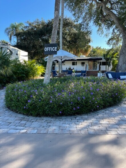 Building Photo - 11330 S Indian River Dr