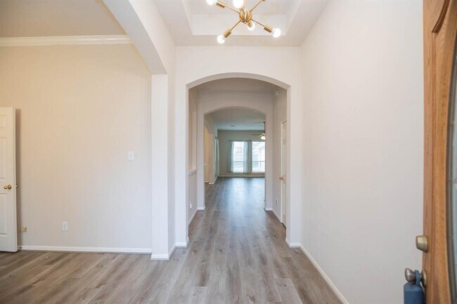 Building Photo - 2710 Falcon Knoll Ln