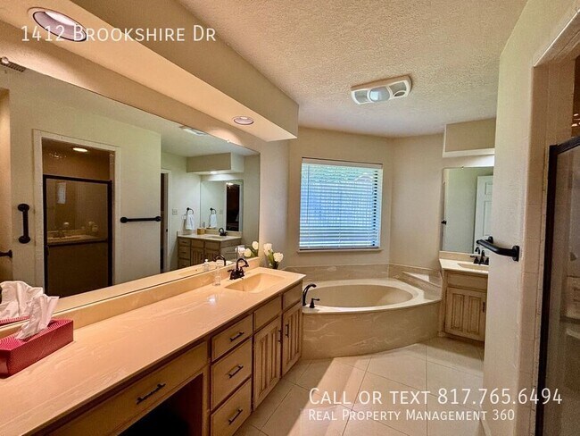 Building Photo - 1412 Brookshire Dr