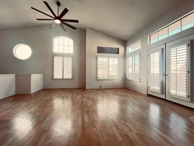 Building Photo - 2 Bedroom 2 Bathroom Condo in Carmel Mountain!