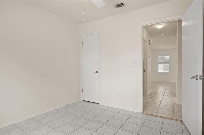 Building Photo - 120 Plover Pass