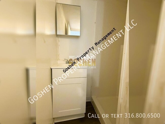 Building Photo - 1023 S Millwood Ave