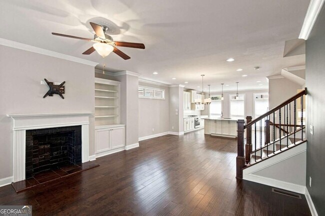 Building Photo - 7850 Laurel Crest Dr