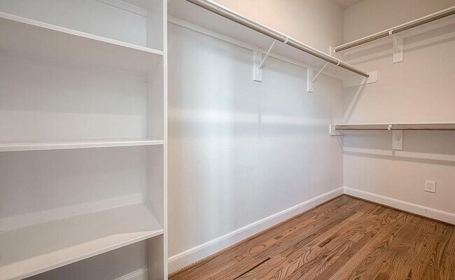 Building Photo - 2759 Clinton Dr