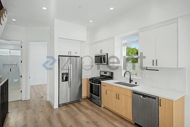 Building Photo - 5230 1/2 Tilden Ave