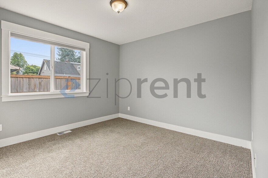 Building Photo - Unit