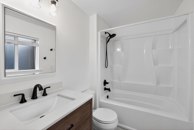 Building Photo - Charming Single-Level Home with Large Fenced Yard – Pets Welcome!