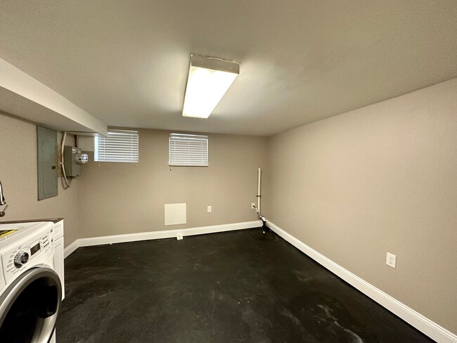 Building Photo - Charming  2Bed/2Bath in Patterson Park