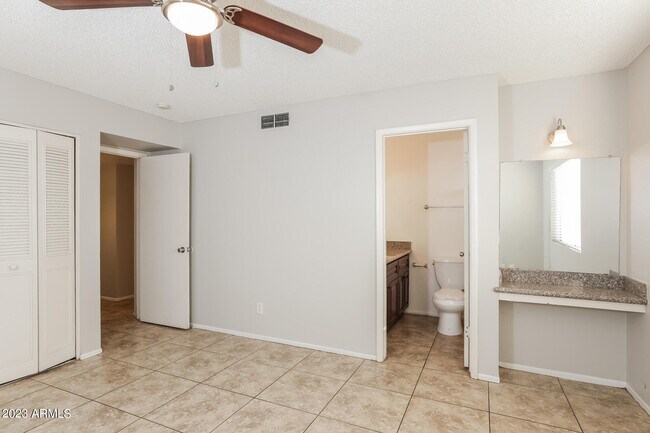 Building Photo - 7719 W Clayton Dr