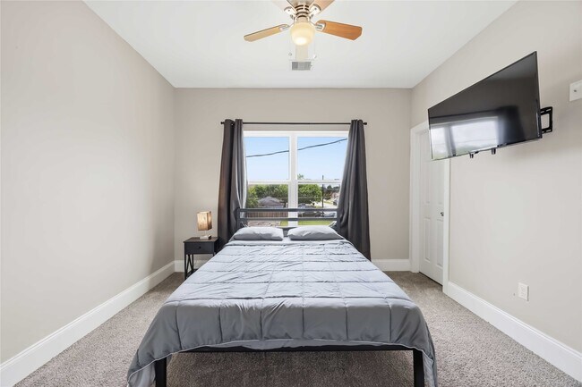 Building Photo - 9320 Coffee St