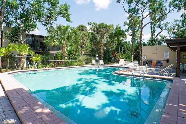 Building Photo - 112 Pinebrook Dr